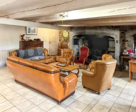 Maison de campagne spacieuse à Chastreix avec cheminée - Photo 3
