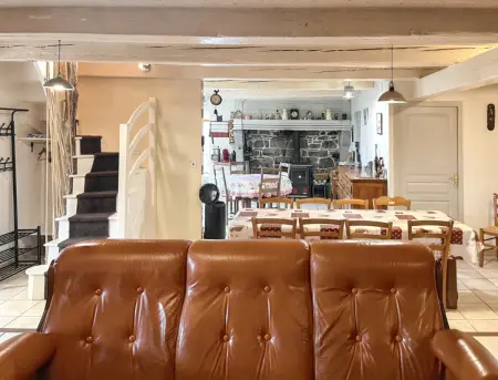 Maison de campagne spacieuse à Chastreix avec cheminée - Photo 4