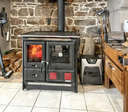 Maison de campagne spacieuse à Chastreix avec cheminée - Photo 6