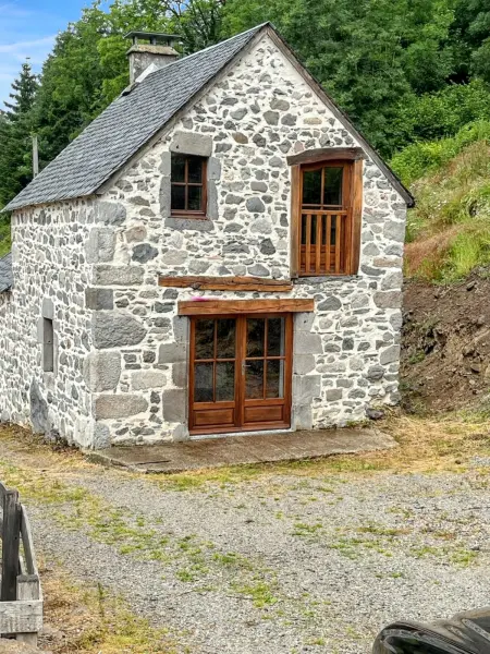 Maison de campagne spacieuse à Chastreix avec cheminée - Photo 16