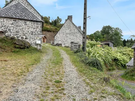 Maison de campagne spacieuse à Chastreix avec cheminée - Photo 18