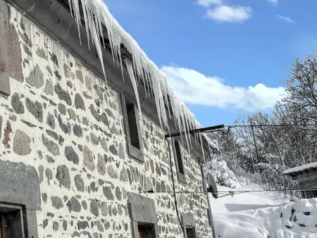 Maison de campagne spacieuse à Chastreix avec cheminée - Photo 25