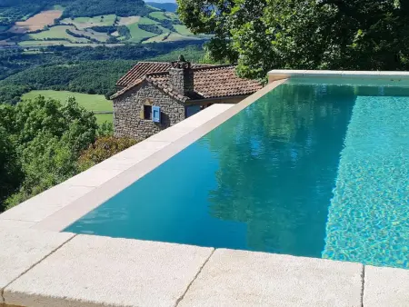 Maison charmante à Saint-Georges-de-Luzençon avec jacuzzi - Photo 1