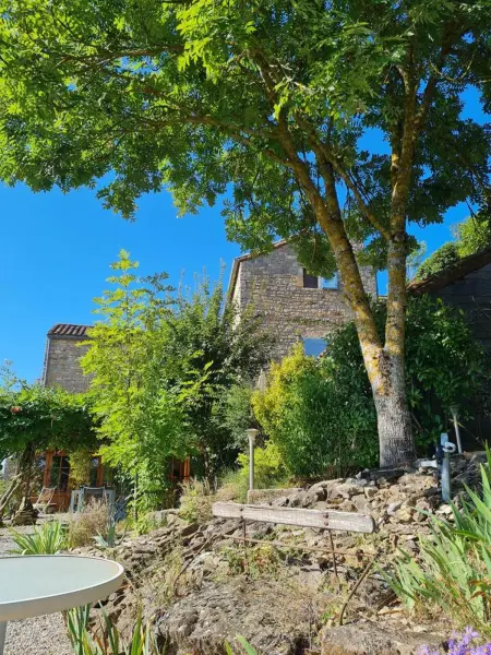 Maison charmante à Saint-Georges-de-Luzençon avec jacuzzi - Photo 2