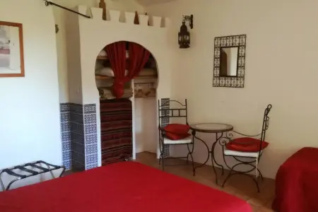Maison charmante à Saint-Georges-de-Luzençon avec jacuzzi - Photo 4