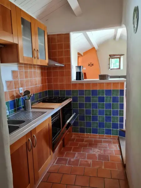 Maison charmante à Saint-Georges-de-Luzençon avec jacuzzi - Photo 6