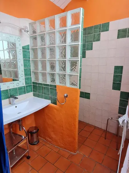 Maison charmante à Saint-Georges-de-Luzençon avec jacuzzi - Photo 7