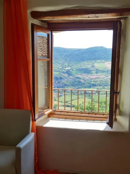 Maison charmante à Saint-Georges-de-Luzençon avec jacuzzi - Photo 13
