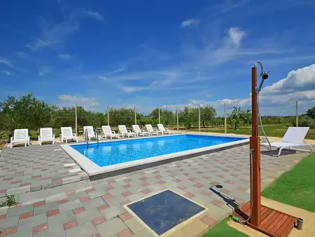 Villa familiale à Buje avec piscine et vue sur la mer - Photo 1