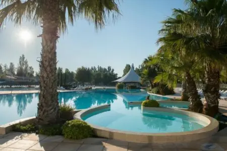 Bungalow confortable à Vias avec piscine partagée - Photo 2