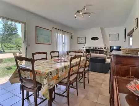 Charmante maison en Camargue avec piscine partagée - Photo 2