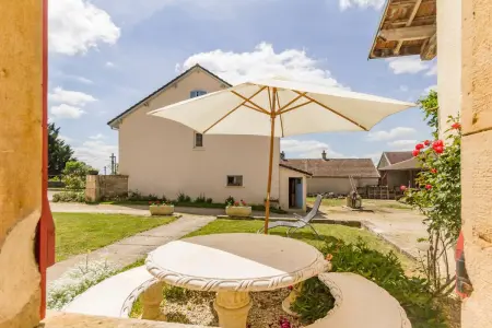 Maison chaleureuse à Éringes avec jardin et parking inclus - Photo 1