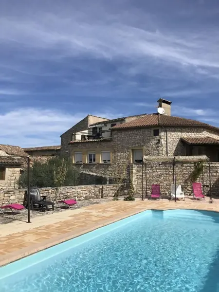 Maison charmante à Orgnac-l'Aven avec piscine partagée. - Photo 5