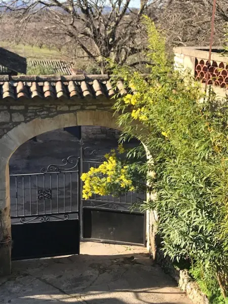 Maison charmante à Orgnac-l'Aven avec piscine partagée. - Photo 10