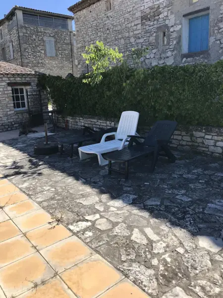 Maison charmante à Orgnac-l'Aven avec piscine partagée. - Photo 11