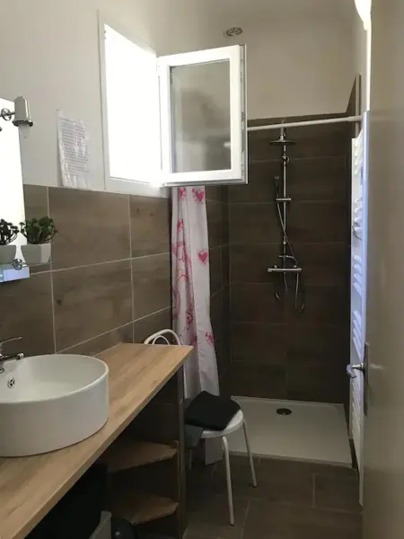 Maison charmante à Orgnac-l'Aven avec piscine partagée. - Photo 15