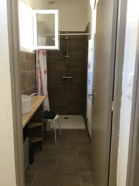 Maison charmante à Orgnac-l'Aven avec piscine partagée. - Photo 26