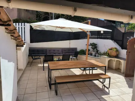 Maison chaleureuse à Ajaccio avec vue sur le jardin - Photo 1
