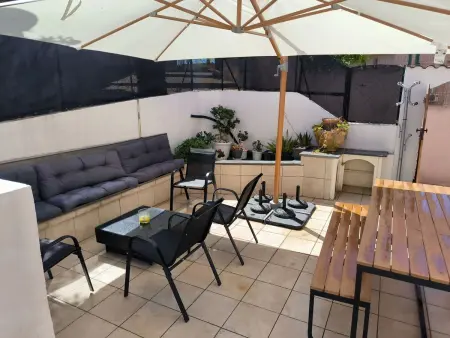 Maison chaleureuse à Ajaccio avec vue sur le jardin - Photo 2