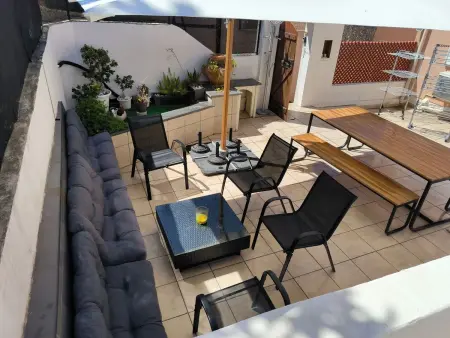 Maison chaleureuse à Ajaccio avec vue sur le jardin - Photo 4
