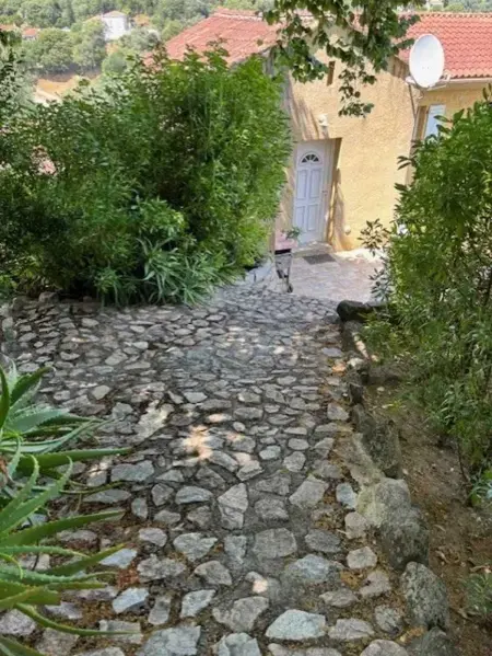 Maison de charme à Ajaccio avec terrasse et jardin - Photo 20