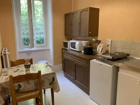 Appartement cosy à Néris-les-Bains, 20 m², balcon avec vue - Photo 2