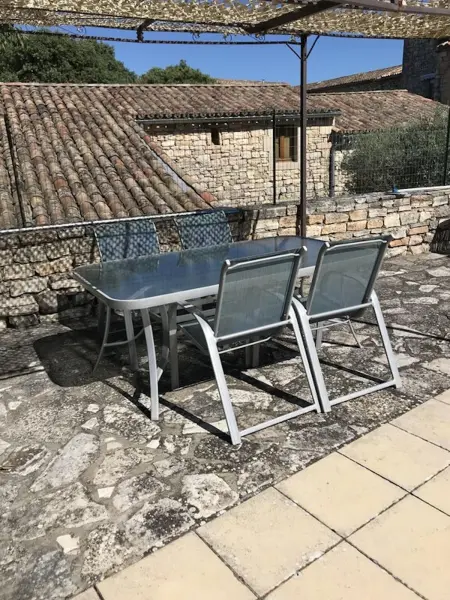 Location chaleureuse à Orgnac-l'Aven avec piscine partagée - Photo 1