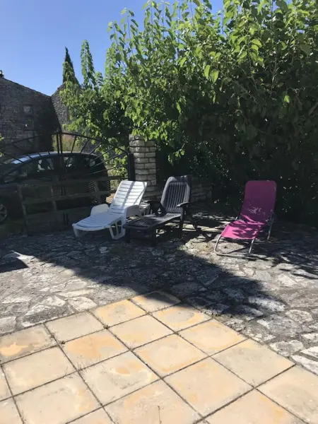 Location chaleureuse à Orgnac-l'Aven avec piscine partagée - Photo 2