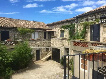 Location chaleureuse à Orgnac-l'Aven avec piscine partagée - Photo 6
