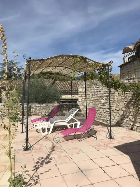 Location chaleureuse à Orgnac-l'Aven avec piscine partagée - Photo 7