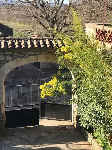 Location chaleureuse à Orgnac-l'Aven avec piscine partagée - Photo 11