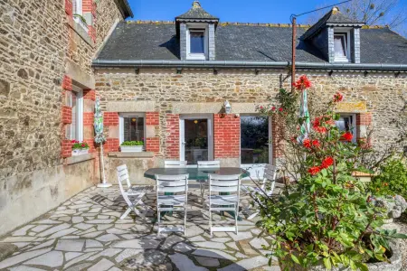 Maison chaleureuse à Pordic avec jardin et cheminée - Photo 14