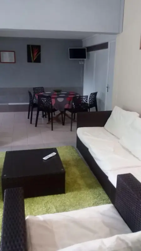 Appartement charmant au Moule avec piscine partagée, 40m² - Photo 6