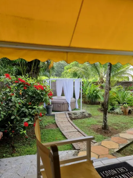 Bungalow cosy à Sainte-Rose, piscine et vue sur jardin. - Photo 3