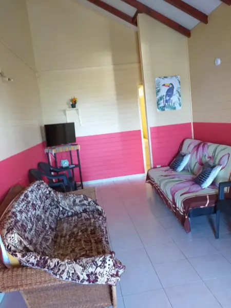 Appartement moderne à Sainte-Rose de 46 m² avec jardin privé - Photo 2