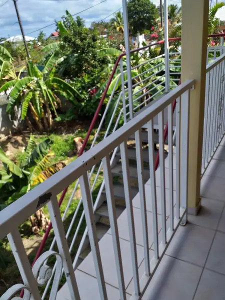 Appartement moderne à Sainte-Rose de 46 m² avec jardin privé - Photo 11
