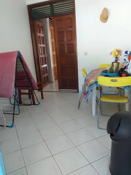 Appartement spacieux à Sainte-Rose - 120 m² - Terrasse ensoleillée - Photo 2