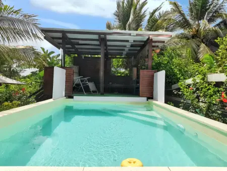 Charmante Maison à Sainte-Rose avec Jacuzzi et Piscine - Photo 1