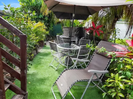Charmante Maison à Sainte-Rose avec Jacuzzi et Piscine - Photo 2