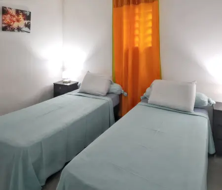 Charmante Maison à Sainte-Rose avec Jacuzzi et Piscine - Photo 4