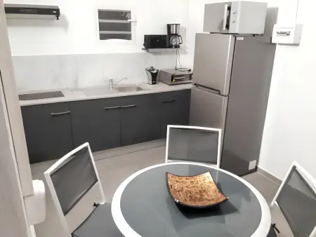 Charmante Maison à Sainte-Rose avec Jacuzzi et Piscine - Photo 6