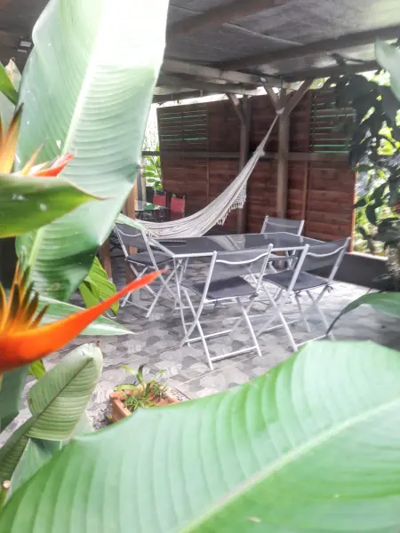 Charmante Maison à Sainte-Rose avec Jacuzzi et Piscine - Photo 9