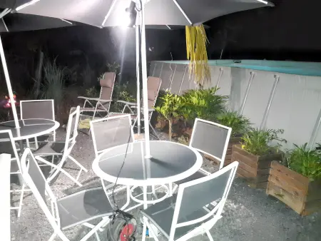 Charmante Maison à Sainte-Rose avec Jacuzzi et Piscine - Photo 10