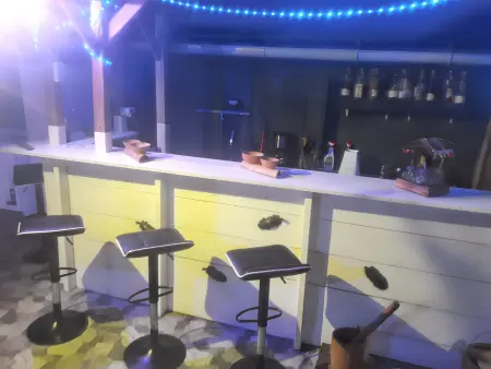 Charmante Maison à Sainte-Rose avec Jacuzzi et Piscine - Photo 12