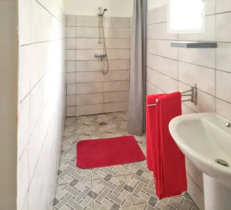 Charmante Maison à Sainte-Rose avec Jacuzzi et Piscine - Photo 15