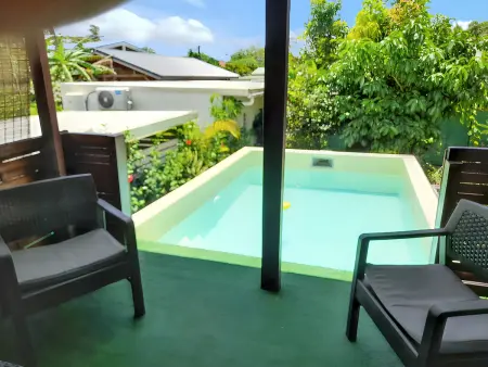 Charmante Maison à Sainte-Rose avec Jacuzzi et Piscine - Photo 16
