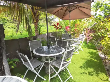 Charmante Maison à Sainte-Rose avec Jacuzzi et Piscine - Photo 18