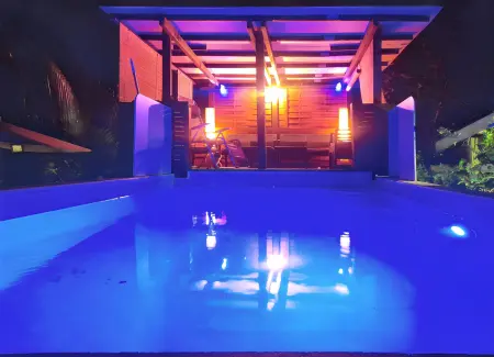 Charmante Maison à Sainte-Rose avec Jacuzzi et Piscine - Photo 20