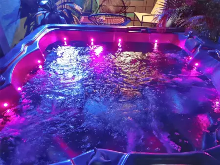 Charmante Maison à Sainte-Rose avec Jacuzzi et Piscine - Photo 25
