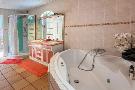 Maison de Charme Les Trois-Îlets, Vue Mer, Maison 6 personnes à Les Trois Îlets - Photo 4